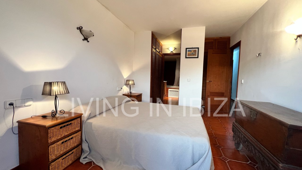 Temporary rental. Short-term rental of Chloe flat. Available from 20 September 2025. The advertised price is for a nine-month contract. Ideal for teac