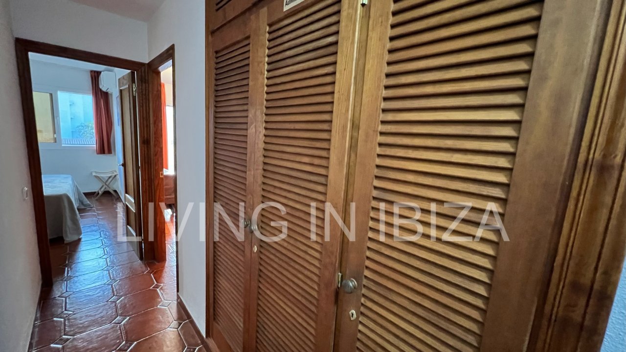 Temporary rental. Short-term rental of Chloe flat. Available from 20 September 2025. The advertised price is for a nine-month contract. Ideal for teac