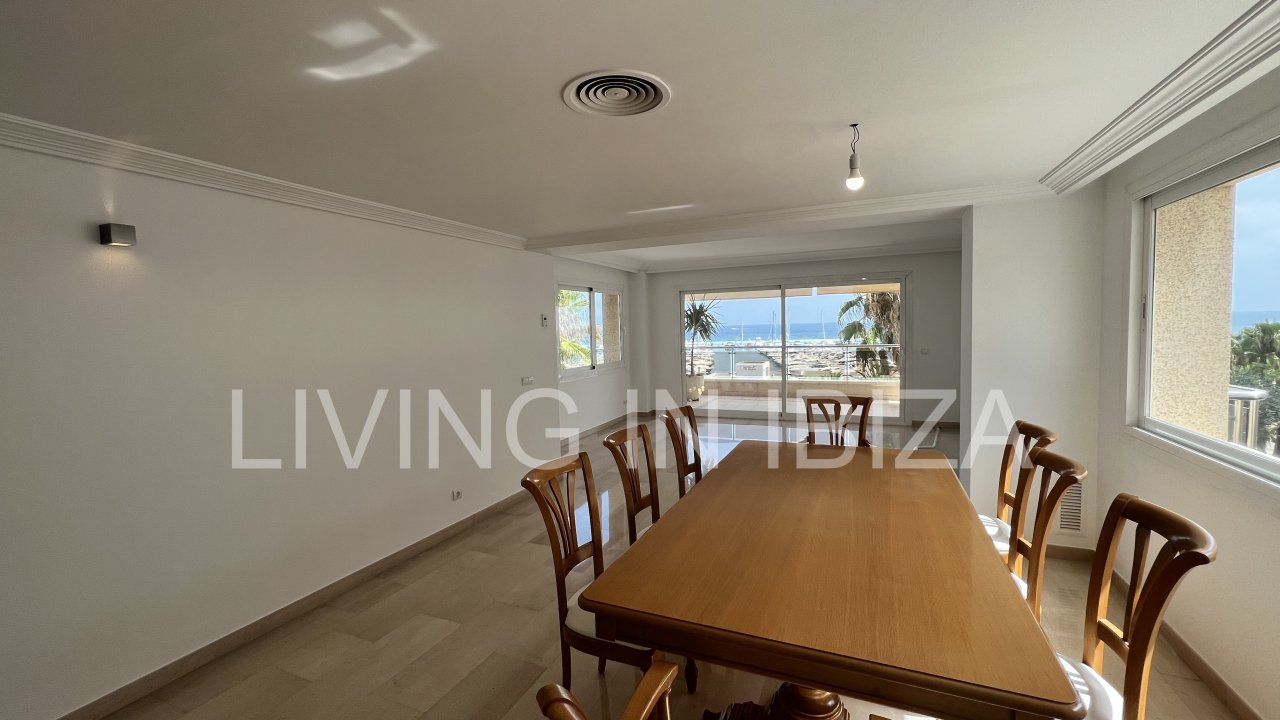 Apartment for annual rental. Elegant, on the promenade of Santa Eulalia del Río, Ibiza. Sea views. Includes 1 parking space in the same building.