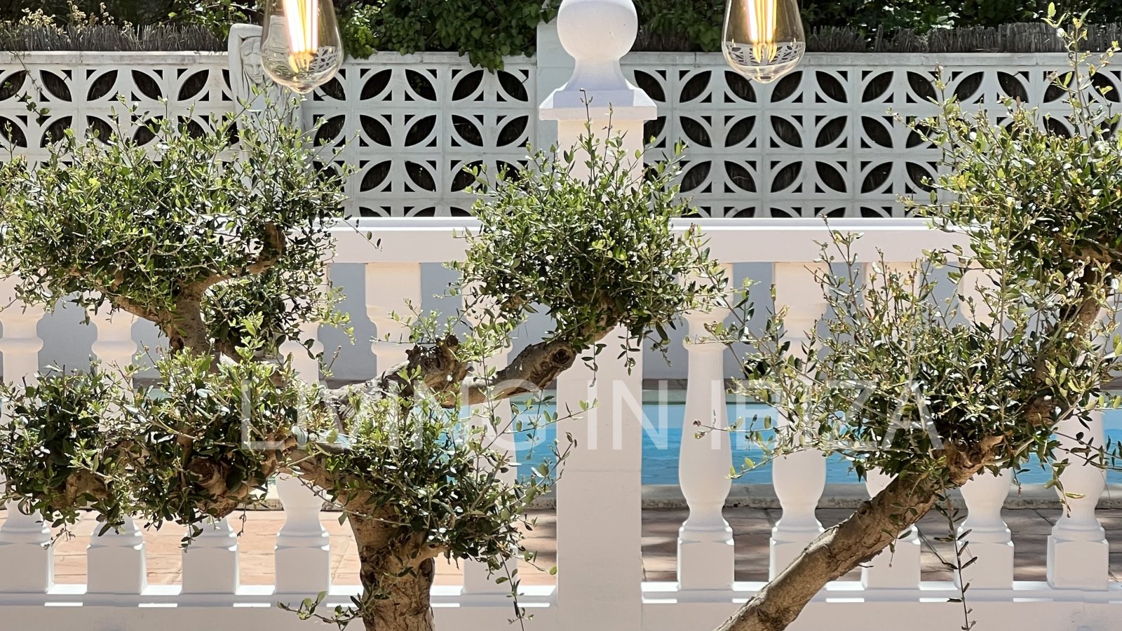 Short term seasonal contract. Comfortable detached house for rent in Es Canar, Santa Eulalia del Rio. Approx. 800 m. from the sea. With swimming pool