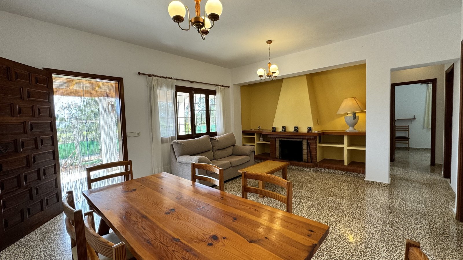 ANNUAL RENT. Detached house near the beach of Cala Pada, Santa Eulalia, Ibiza. 3 bedrooms, 2 bathrooms, swimming pool and garden