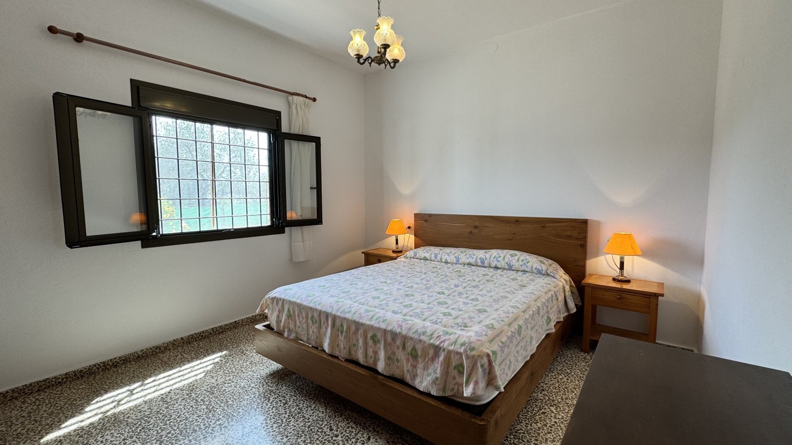 ANNUAL RENT. Detached house near the beach of Cala Pada, Santa Eulalia, Ibiza. 3 bedrooms, 2 bathrooms, swimming pool and garden