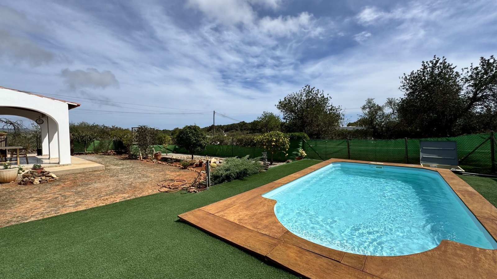 ANNUAL RENT. Detached house near the beach of Cala Pada, Santa Eulalia, Ibiza. 3 bedrooms, 2 bathrooms, swimming pool and garden