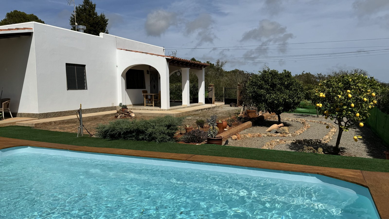 ANNUAL RENT. Detached house near the beach of Cala Pada, Santa Eulalia, Ibiza. 3 bedrooms, 2 bathrooms, swimming pool and garden