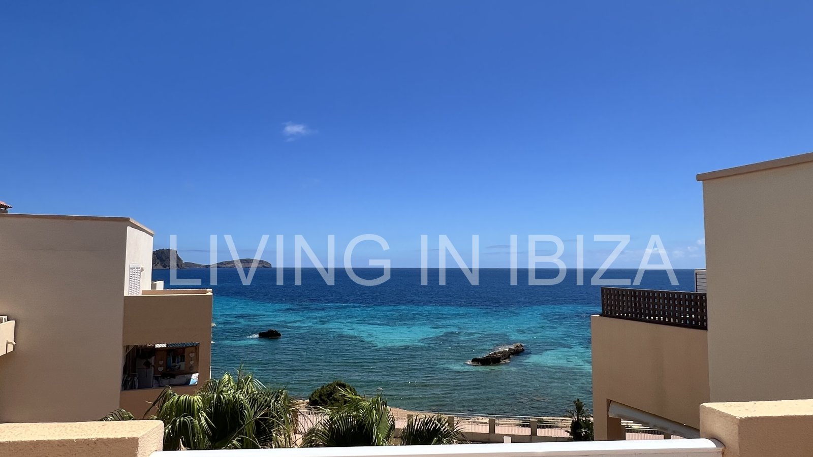 Cosy furnished, fully equipped Mediterranean-style flat with swimming pool for sale in Es Canar, in the municipality of Santa Eulalia del Rio, Ibiza