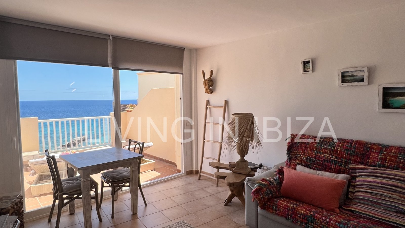 Cosy furnished, fully equipped Mediterranean-style flat with swimming pool for sale in Es Canar, in the municipality of Santa Eulalia del Rio, Ibiza