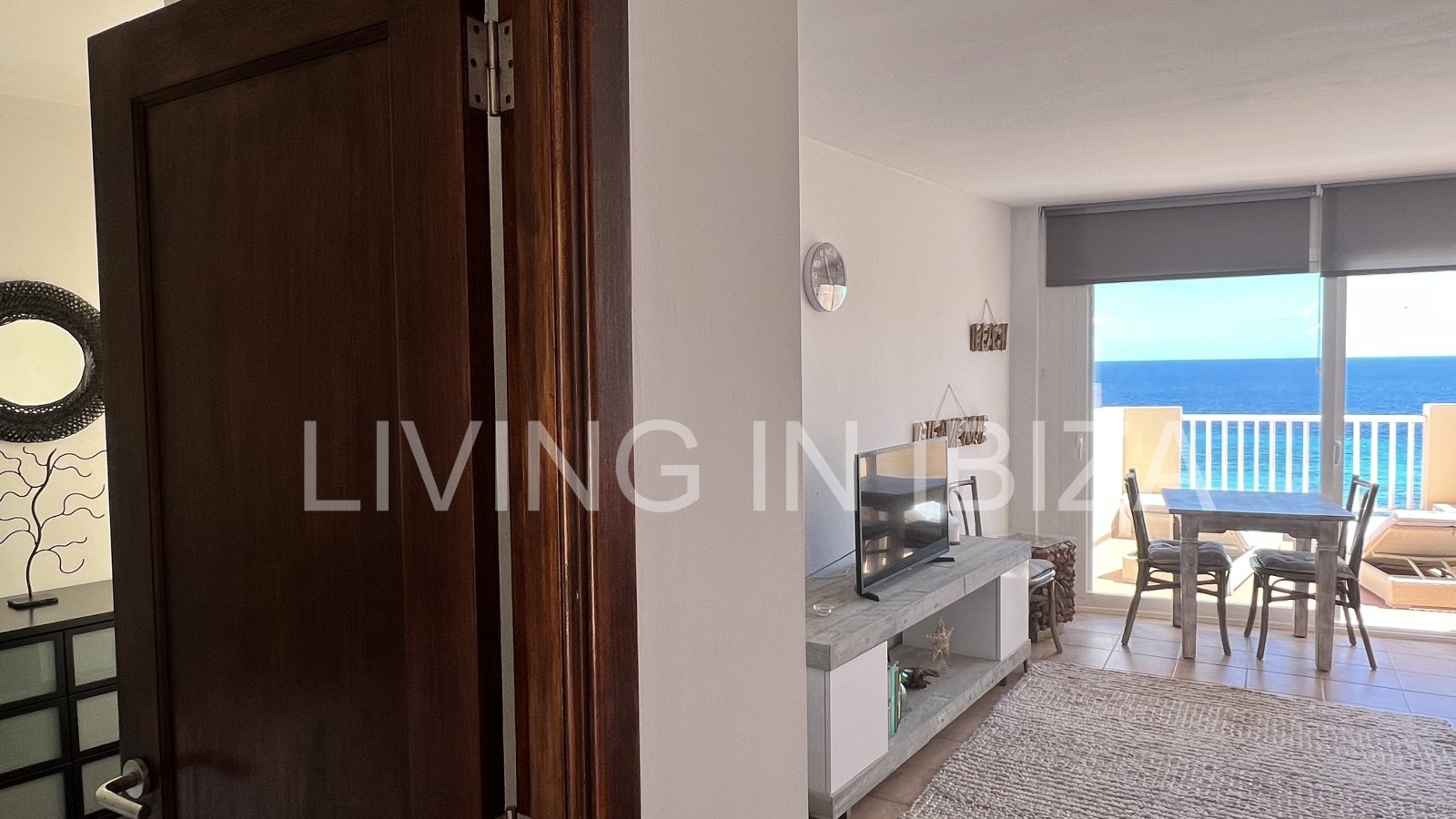 Cosy furnished, fully equipped Mediterranean-style flat with swimming pool for sale in Es Canar, in the municipality of Santa Eulalia del Rio, Ibiza
