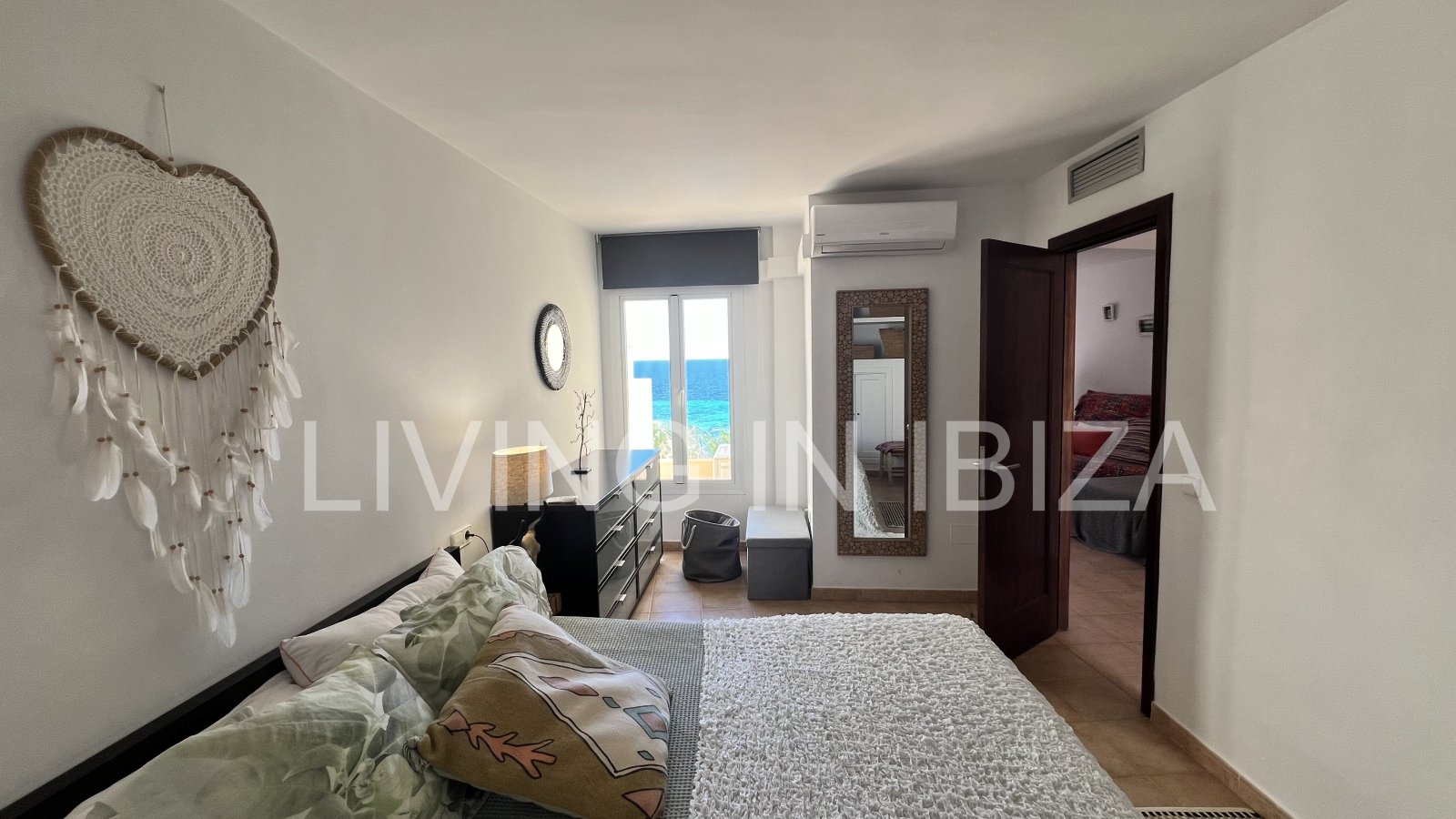 Cosy furnished, fully equipped Mediterranean-style flat with swimming pool for sale in Es Canar, in the municipality of Santa Eulalia del Rio, Ibiza