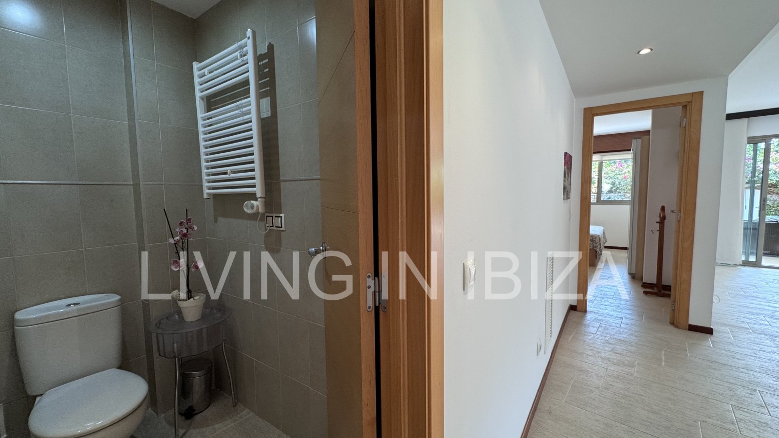 Bright and comfortable 2 bedroom ground floor apartment with terrace, pool, garage, near the beach in Santa Eulalia, Ibiza for long term rental