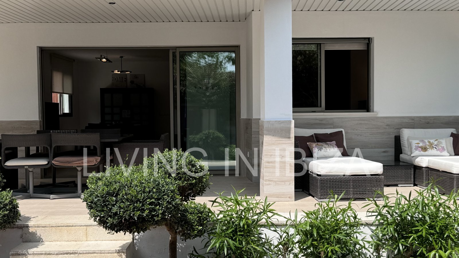 Bright and comfortable 2 bedroom ground floor apartment with terrace, pool, garage, near the beach in Santa Eulalia, Ibiza for long term rental