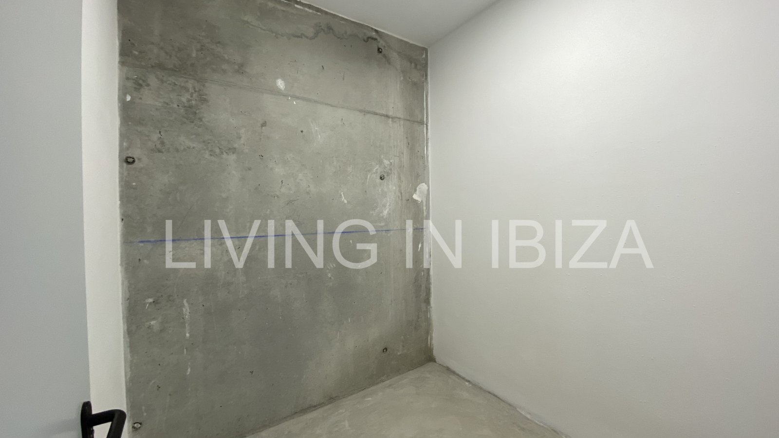 Penthouse Tagomago, is an attractive and modern brand new unfurnished penthouse in a luxury development in the town of Santa Eulalia del Rio