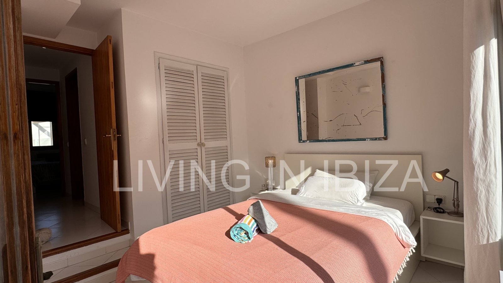 Seasonal rental: Charming penthouse furnished and equipped for rent from 1.05 to 31.10 in a residential area of Siesta, Santa Eulalia, Ibiza