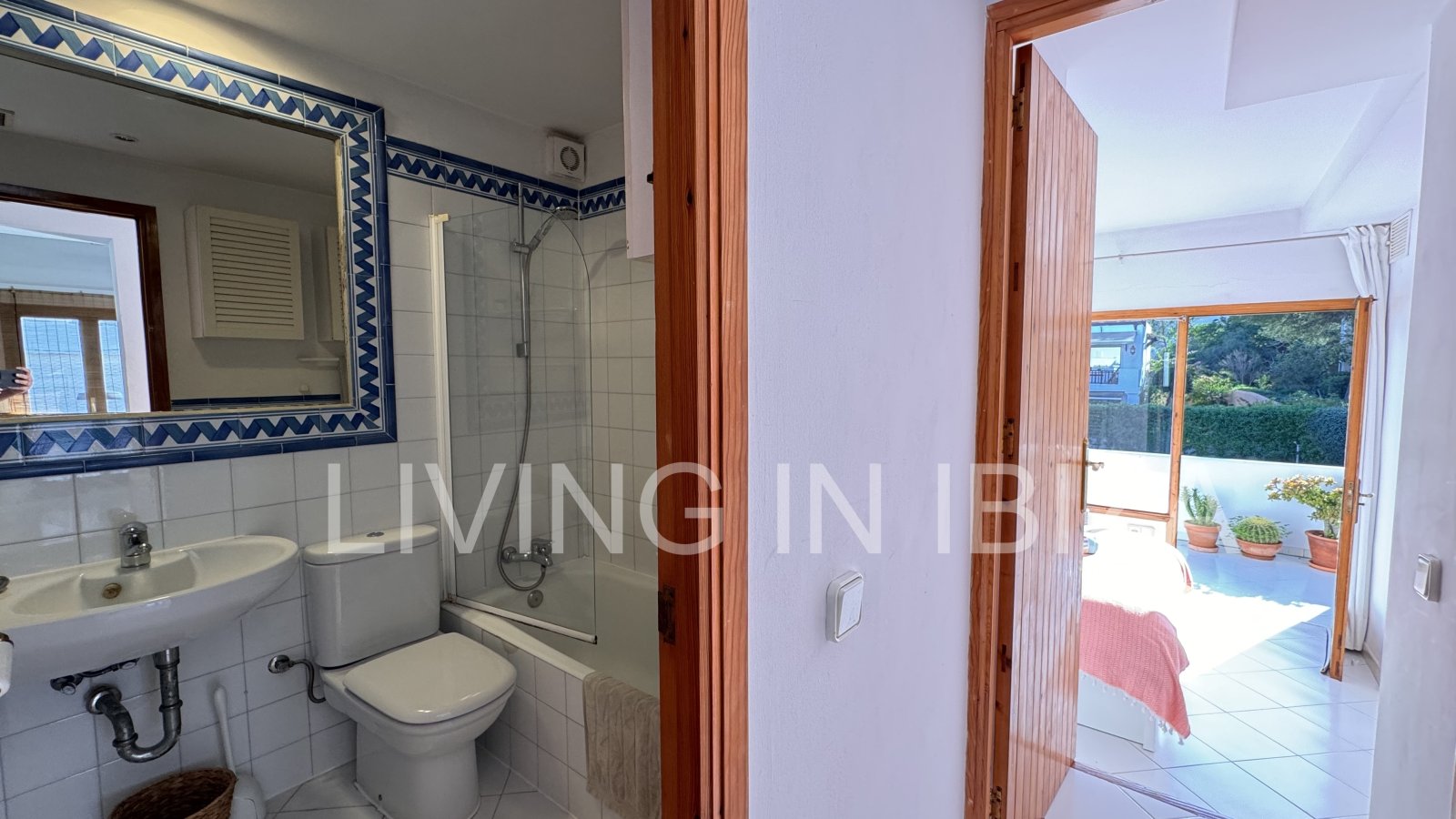 Seasonal rental: Charming penthouse furnished and equipped for rent from 1.05 to 31.10 in a residential area of Siesta, Santa Eulalia, Ibiza