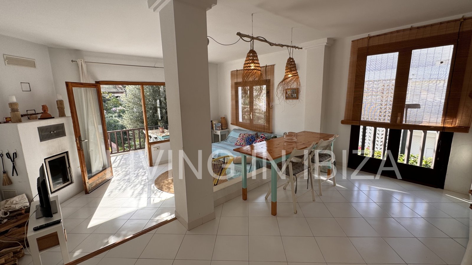 Seasonal rental: Charming penthouse furnished and equipped for rent from 1.05 to 31.10 in a residential area of Siesta, Santa Eulalia, Ibiza