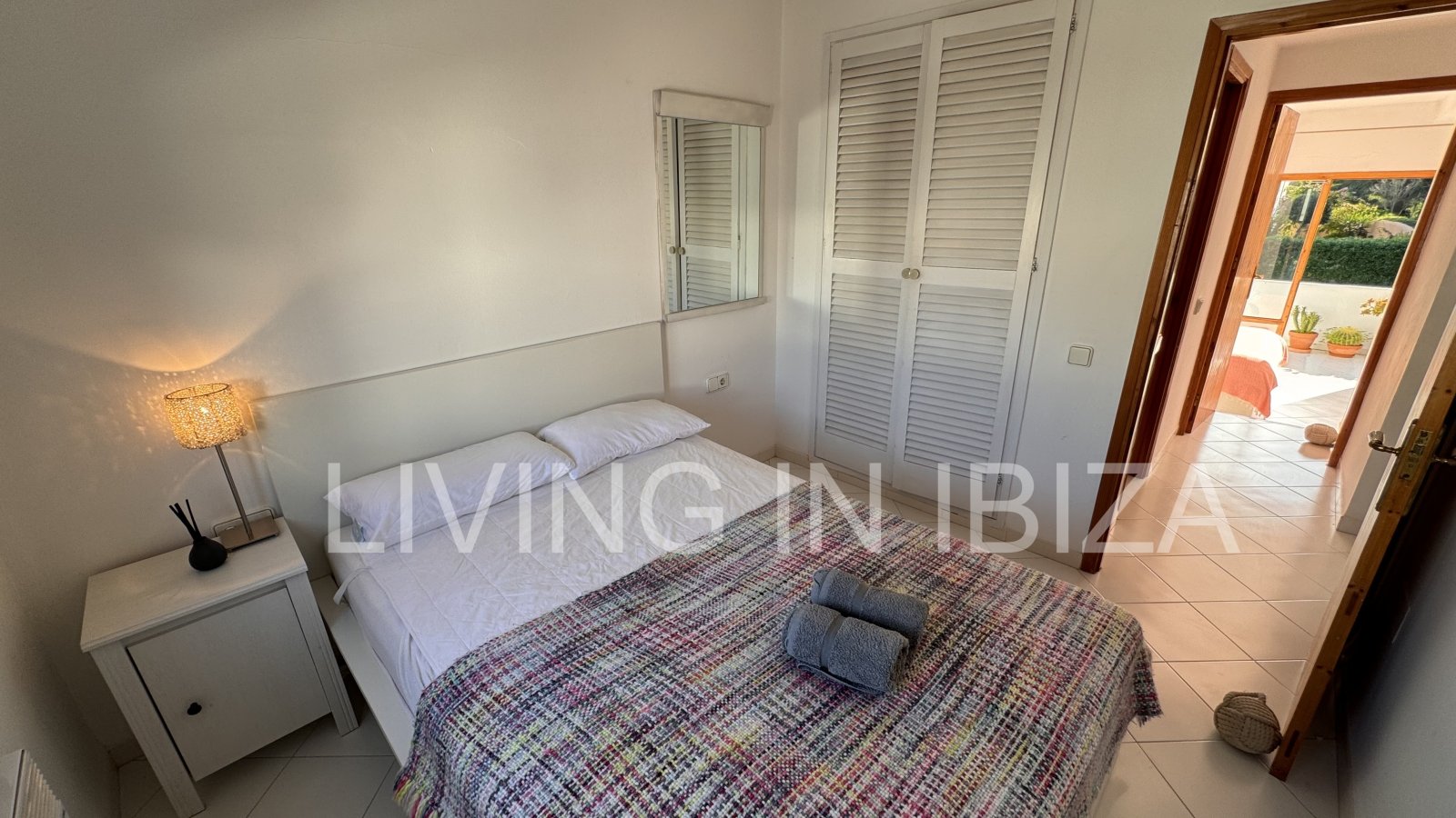 Seasonal rental: Charming penthouse furnished and equipped for rent from 1.05 to 31.10 in a residential area of Siesta, Santa Eulalia, Ibiza