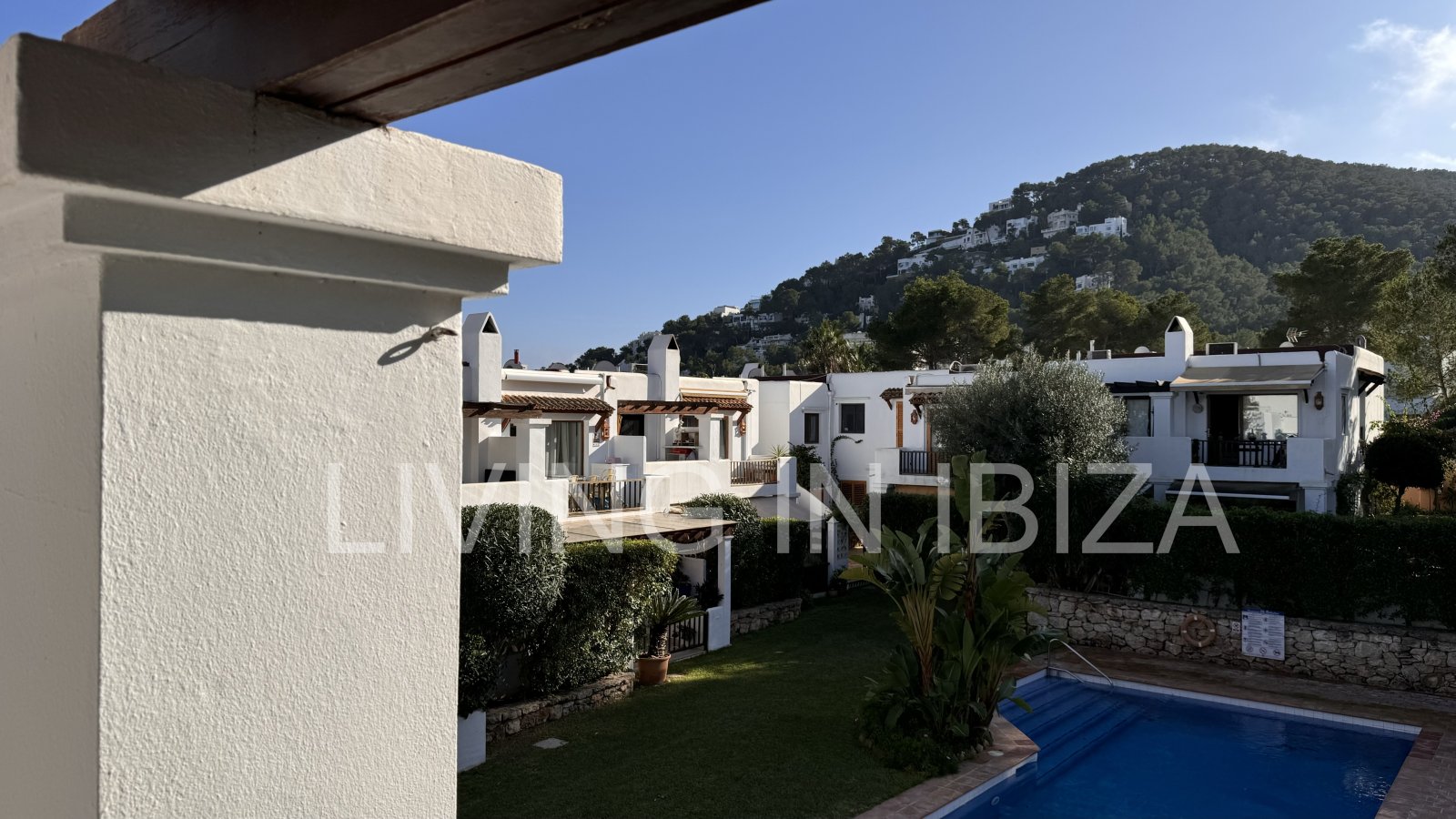 Seasonal rental: Charming penthouse furnished and equipped for rent from 1.05 to 31.10 in a residential area of Siesta, Santa Eulalia, Ibiza