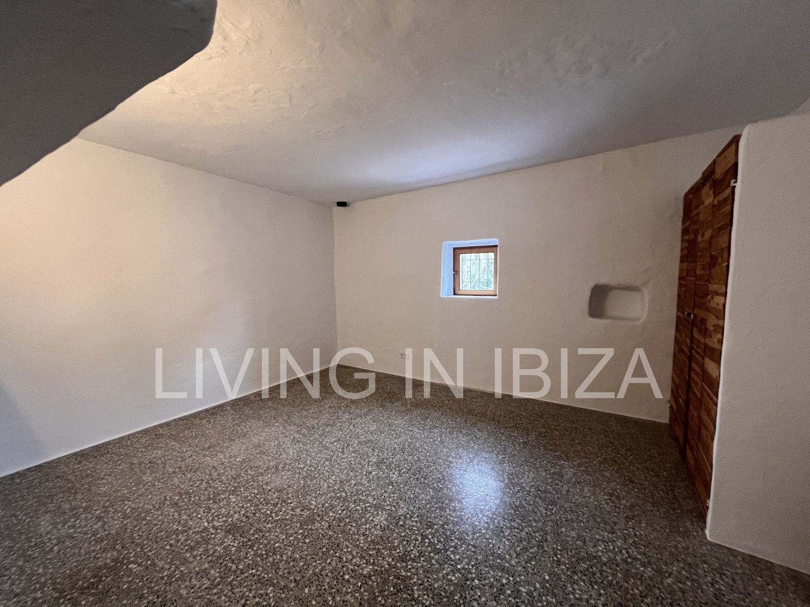 For yearly rental without furniture. An authentic country house in Santa Gertrudis, Ibiza. Enjoy the charm of living in the heart of nature