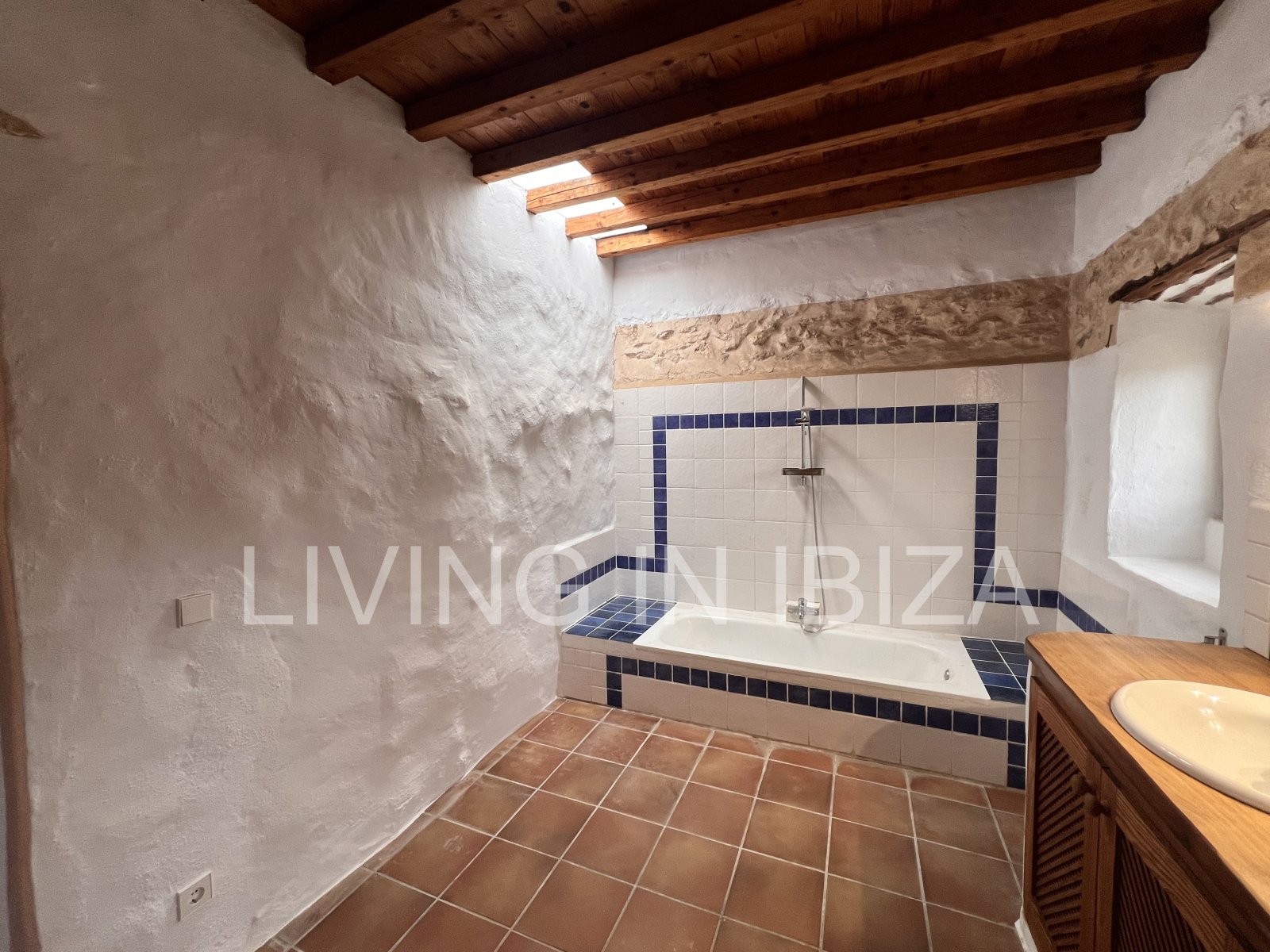 For yearly rental without furniture. An authentic country house in Santa Gertrudis, Ibiza. Enjoy the charm of living in the heart of nature