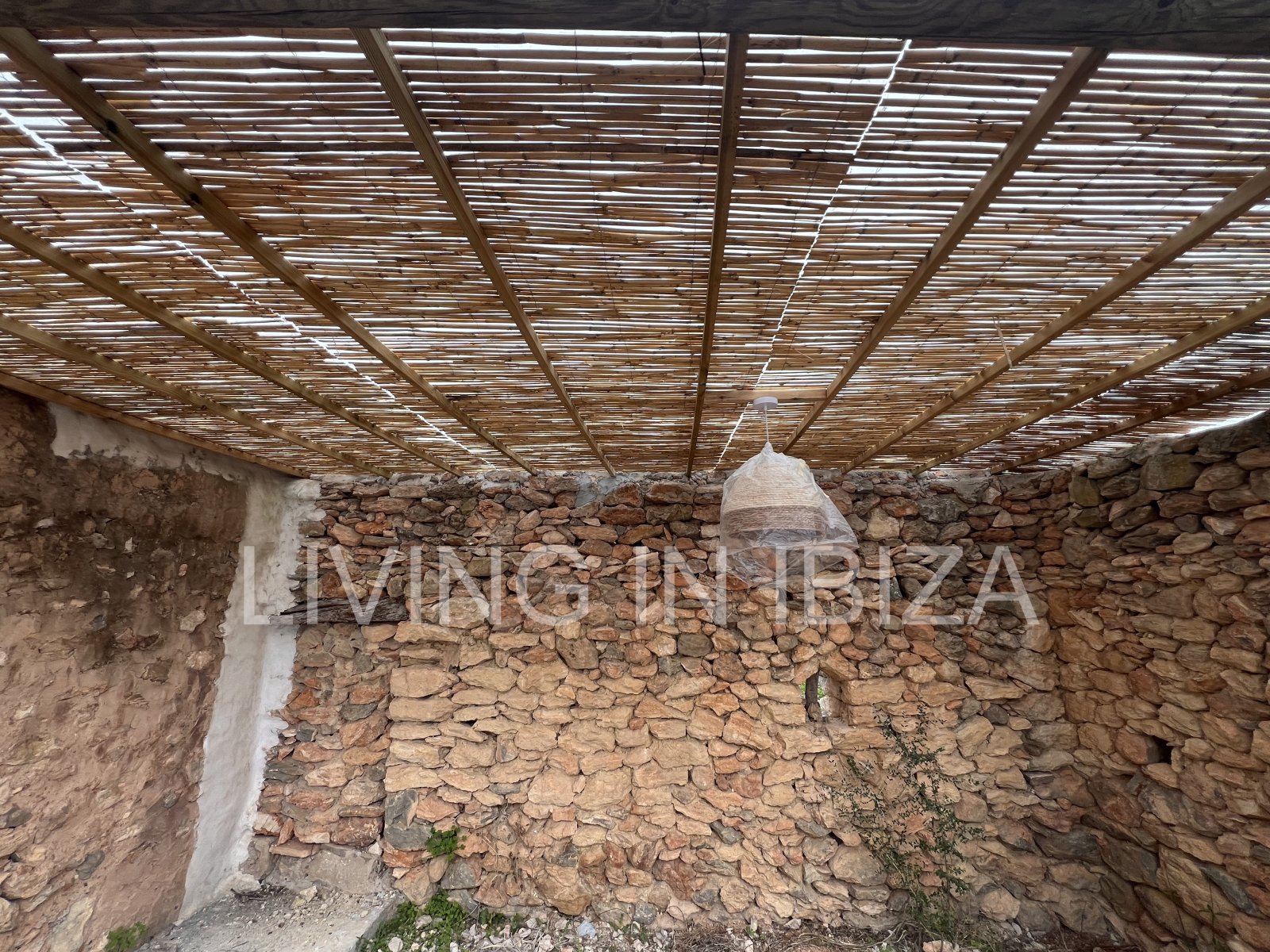 For yearly rental without furniture. An authentic country house in Santa Gertrudis, Ibiza. Enjoy the charm of living in the heart of nature