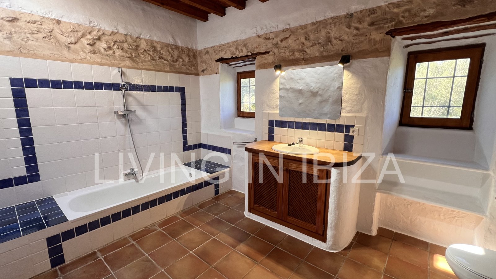 For yearly rental without furniture. An authentic country house in Santa Gertrudis, Ibiza. Enjoy the charm of living in the heart of nature