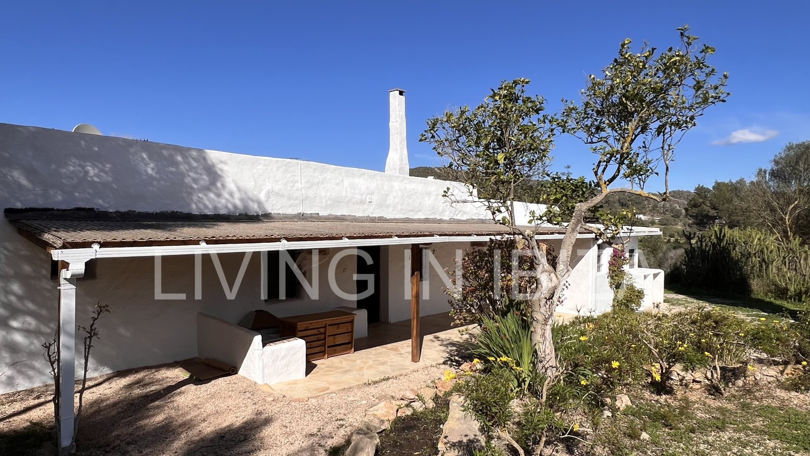 For yearly rental without furniture. An authentic country house in Santa Gertrudis, Ibiza. Enjoy the charm of living in the heart of nature