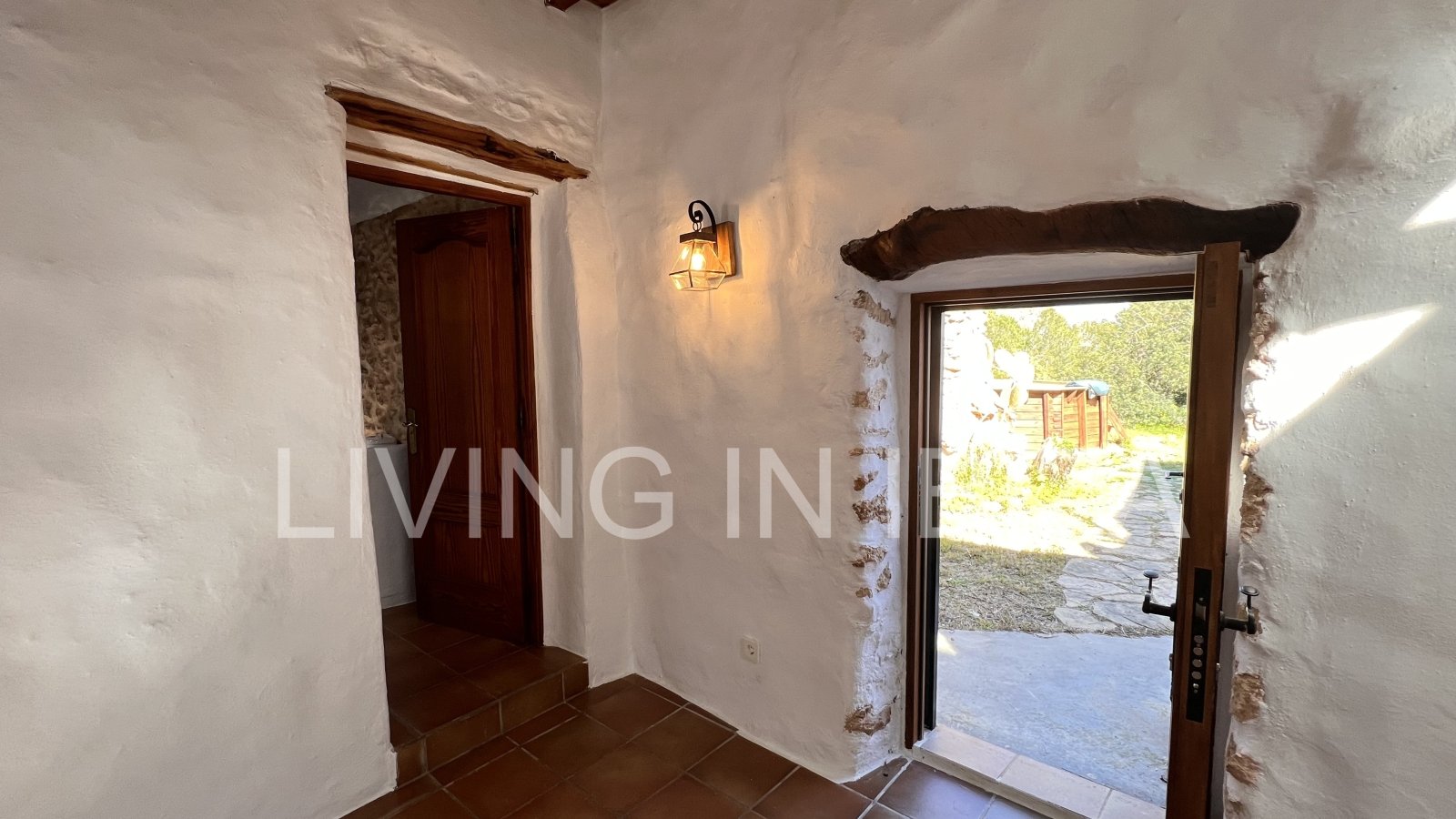 For yearly rental without furniture. An authentic country house in Santa Gertrudis, Ibiza. Enjoy the charm of living in the heart of nature