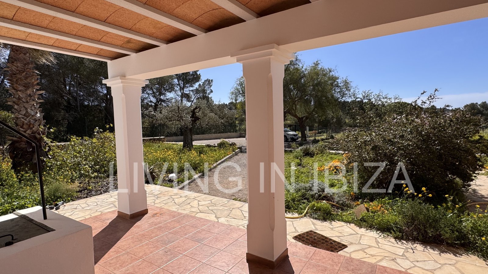 ANNUAL RENT. Yearly rent. Detached house 'Blumenfeld': located near San Carlos, in Santa Eulalia del Río (Ibiza), towards the Morna valley.