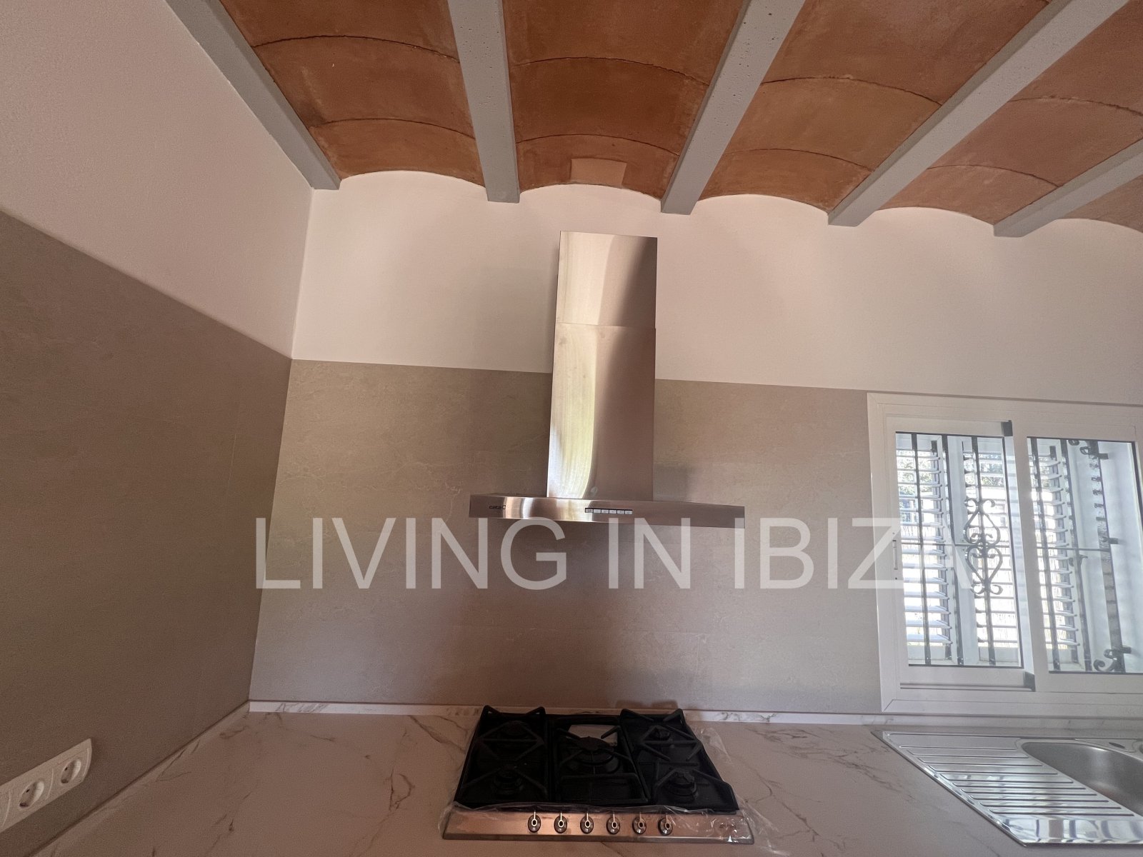 ANNUAL RENT. Yearly rent. Detached house 'Blumenfeld': located near San Carlos, in Santa Eulalia del Río (Ibiza), towards the Morna valley.