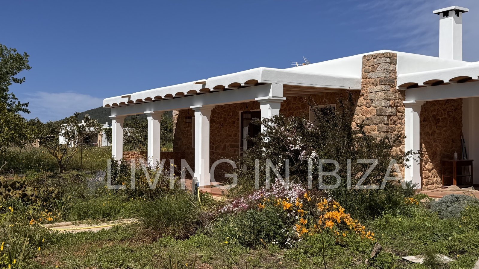 ANNUAL RENT. Yearly rent. Detached house 'Blumenfeld': located near San Carlos, in Santa Eulalia del Río (Ibiza), towards the Morna valley.