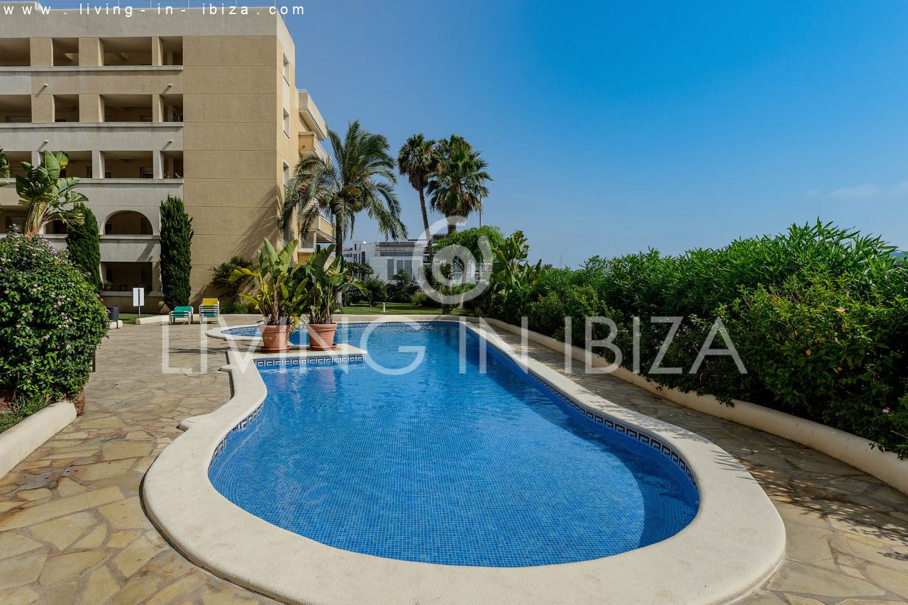 Annual rent / Long term contract - Very spacious, beautiful and cozy apartment in Santa Eulalia del Río, Ibiza. With community pool and garden.