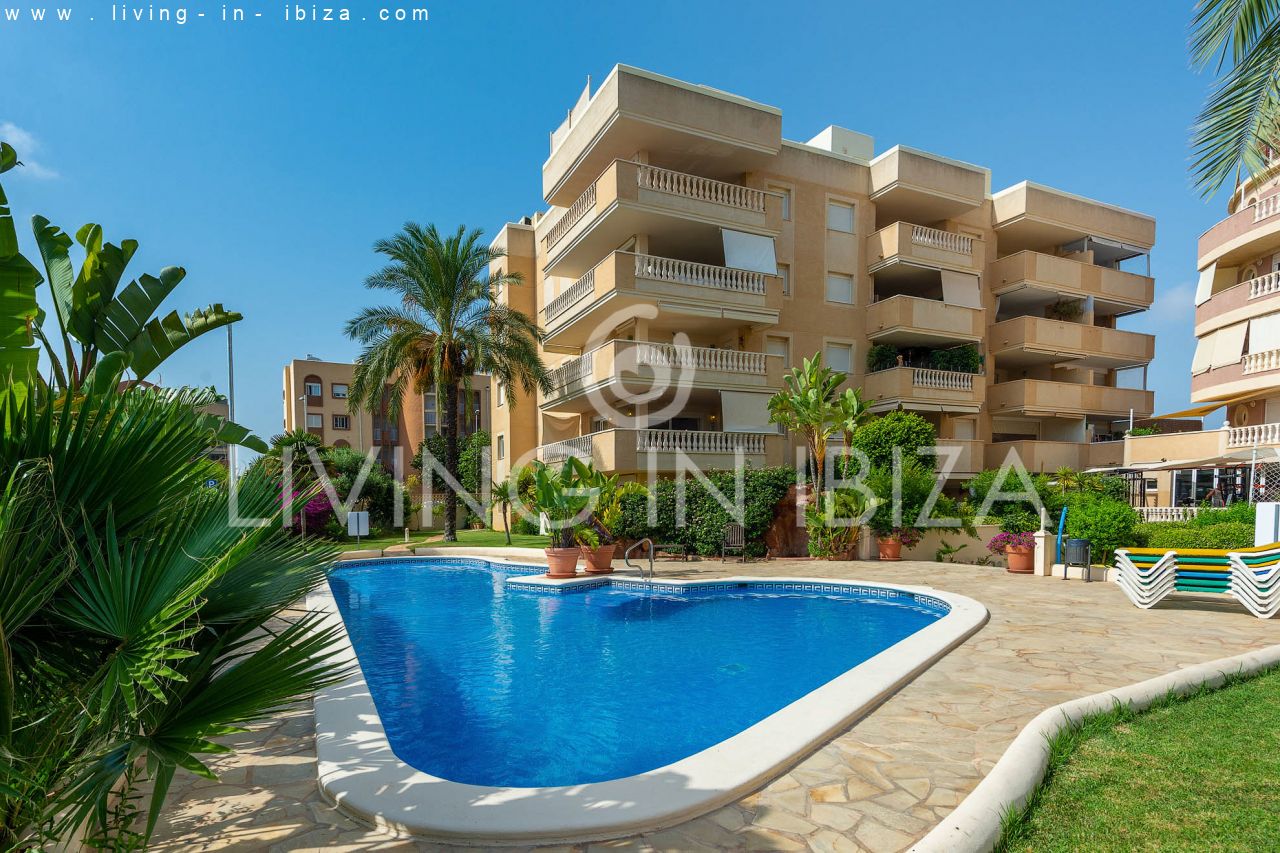 Annual rent / Long term contract - Very spacious, beautiful and cozy apartment in Santa Eulalia del Río, Ibiza. With community pool and garden.