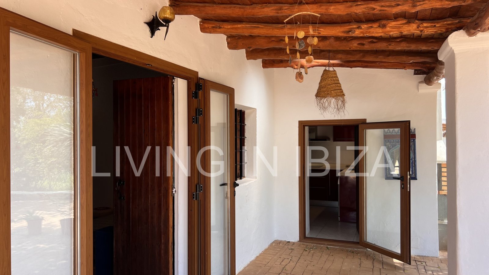 Santa Eularia des Riu: Dream house to rent for the summer season in the municipality of Santa Eulalia del Río (Ibiza). If you want to get away from it all, this is the ideal 