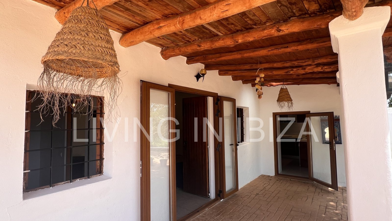 Dream house to rent for the summer season in the municipality of Santa Eulalia del Río (Ibiza). If you want to get away from it all, this is the ideal