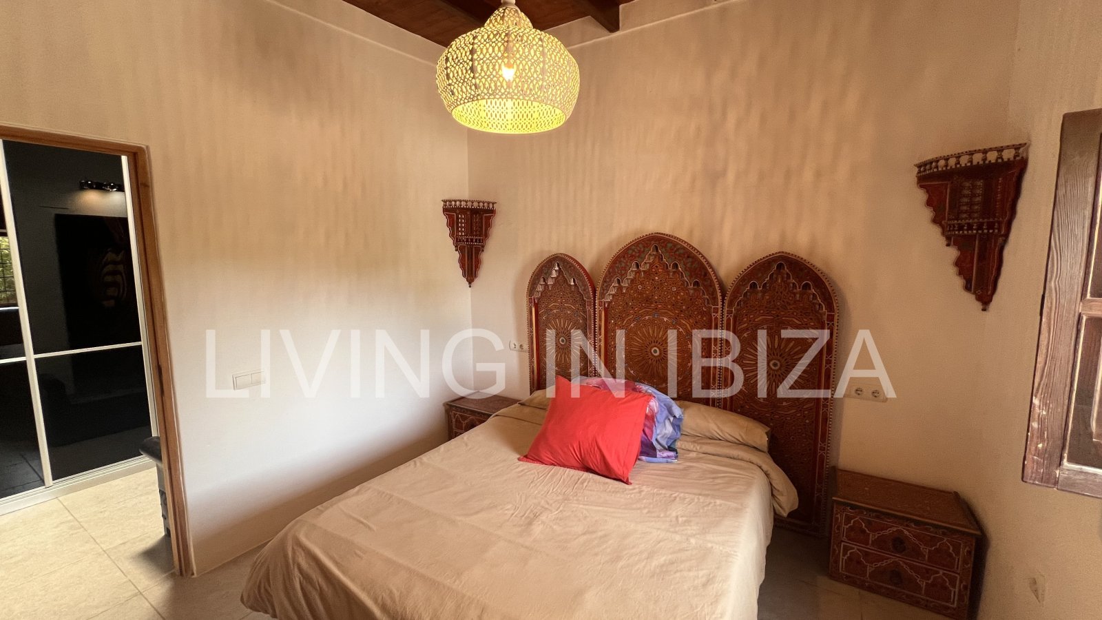 Dream house to rent for the summer season in the municipality of Santa Eulalia del Río (Ibiza). If you want to get away from it all, this is the ideal