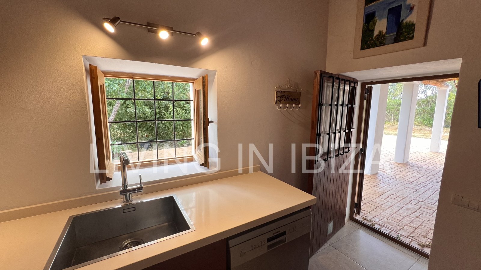 Dream house to rent for the summer season in the municipality of Santa Eulalia del Río (Ibiza). If you want to get away from it all, this is the ideal