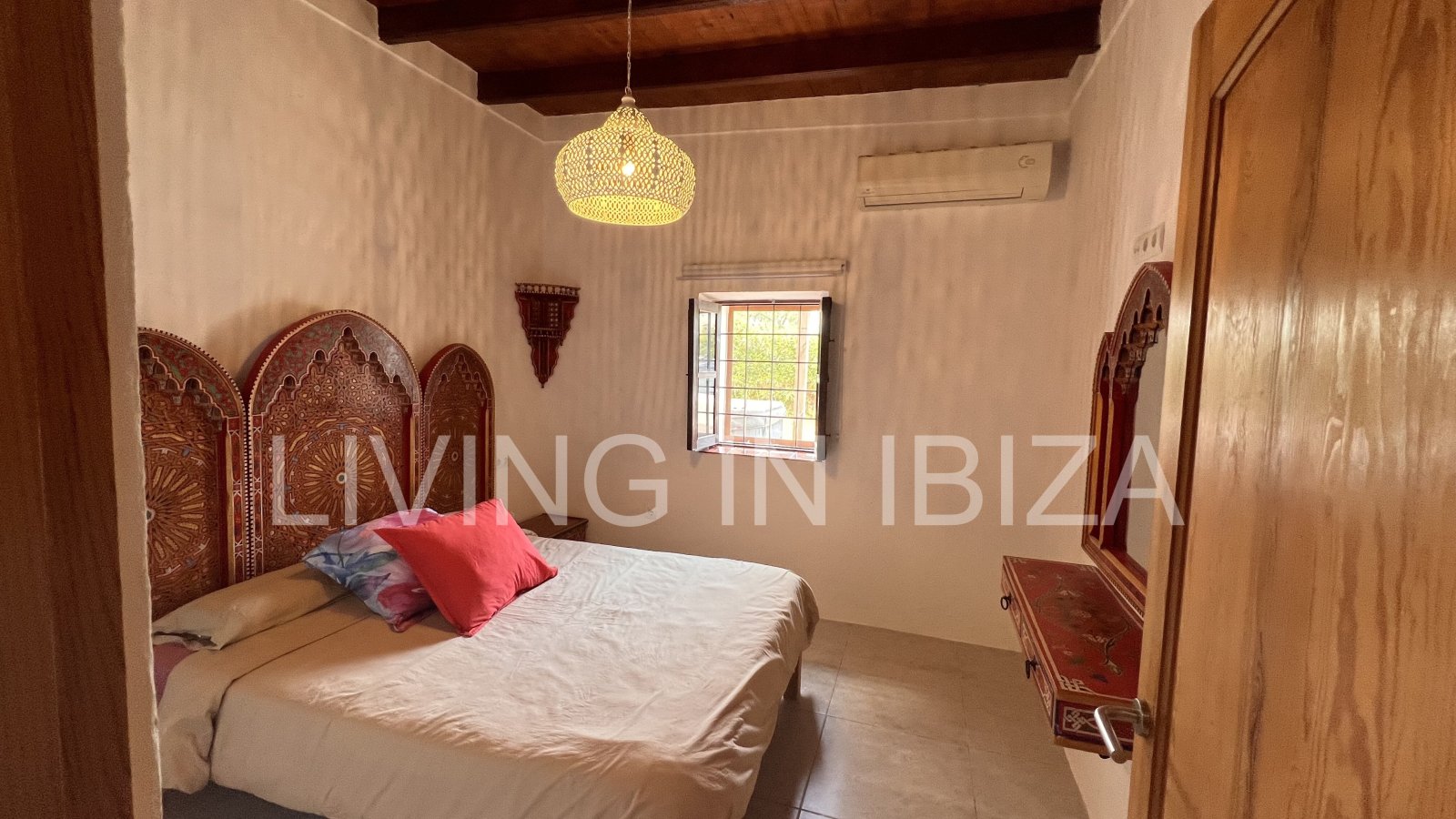 Dream house to rent for the summer season in the municipality of Santa Eulalia del Río (Ibiza). If you want to get away from it all, this is the ideal