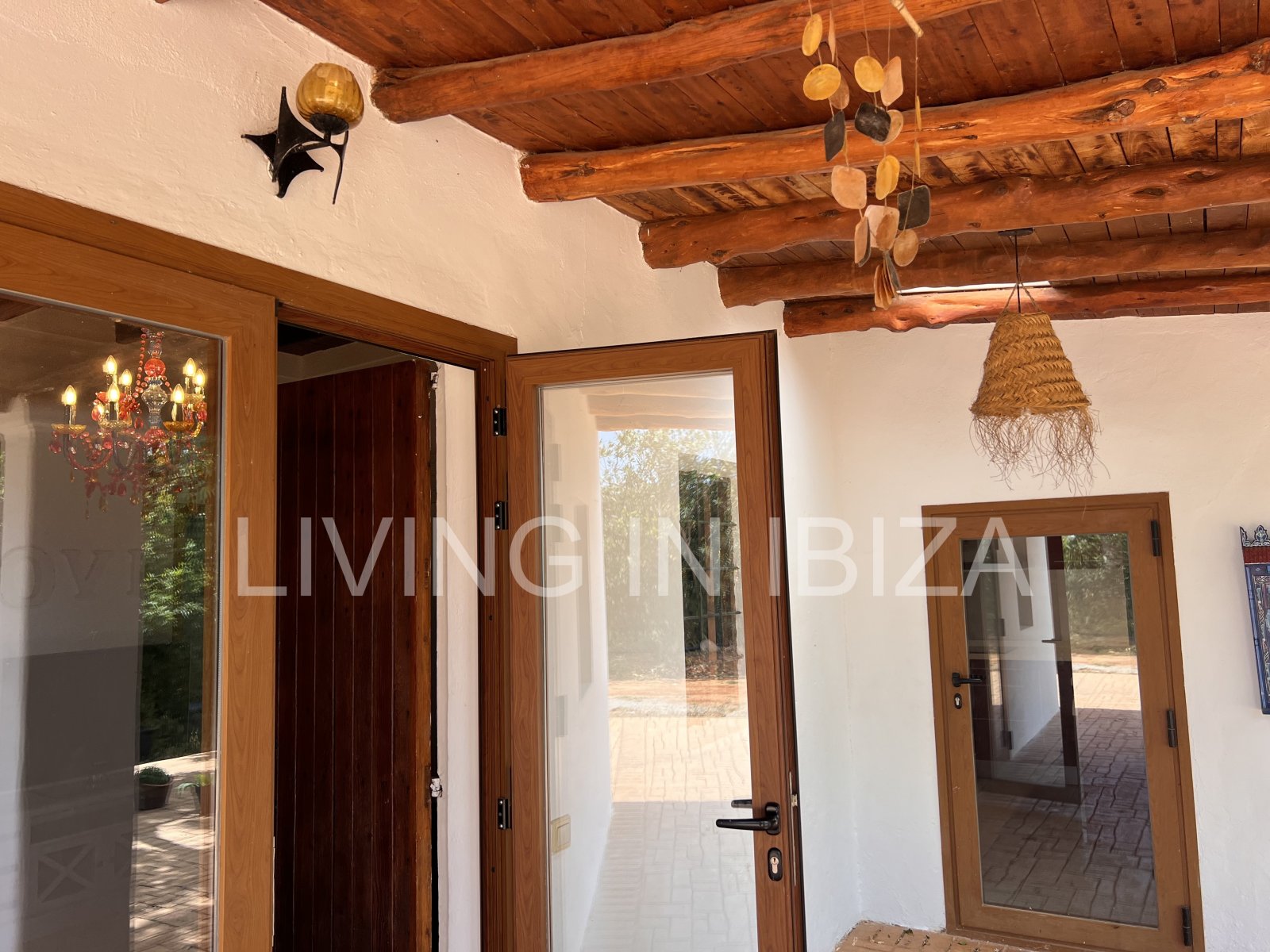 Dream house to rent for the summer season in the municipality of Santa Eulalia del Río (Ibiza). If you want to get away from it all, this is the ideal