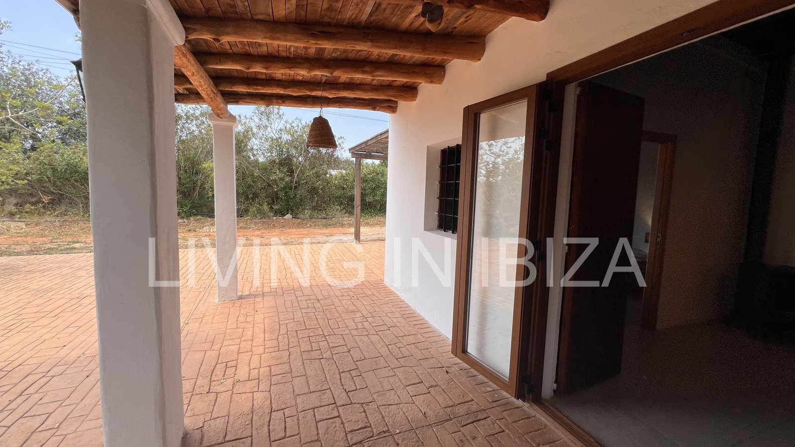 Dream house to rent for the summer season in the municipality of Santa Eulalia del Río (Ibiza). If you want to get away from it all, this is the ideal