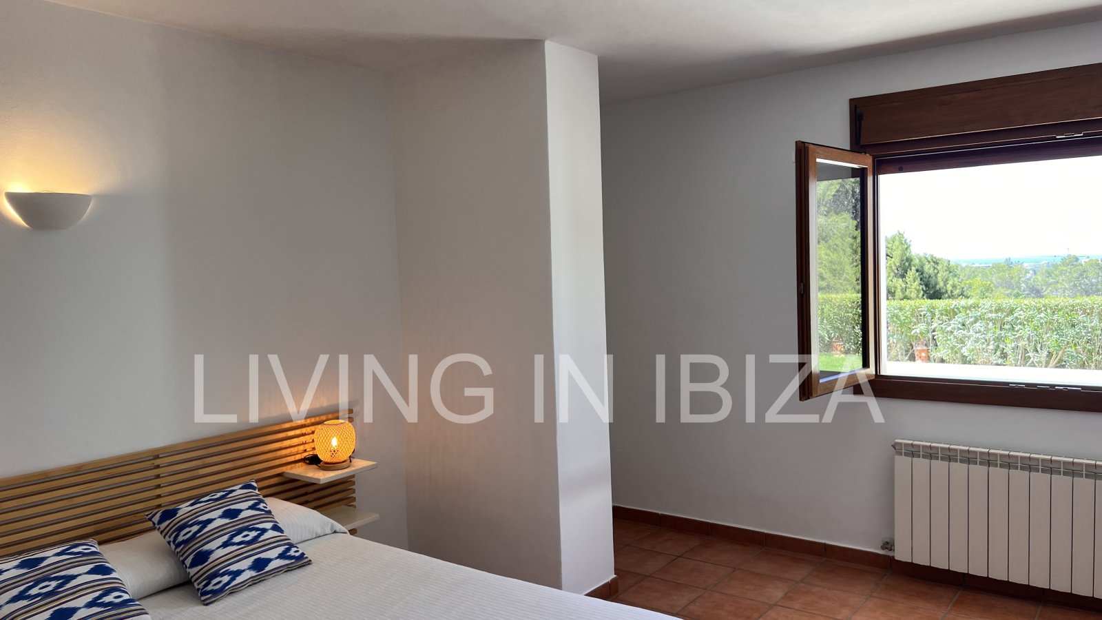  Attractive and spacious villa with Pool and sea views for seasonal rent in San Carlos, Santa Eulalia del Río, Ibiza, near Cala Nova, Cala Llenya 