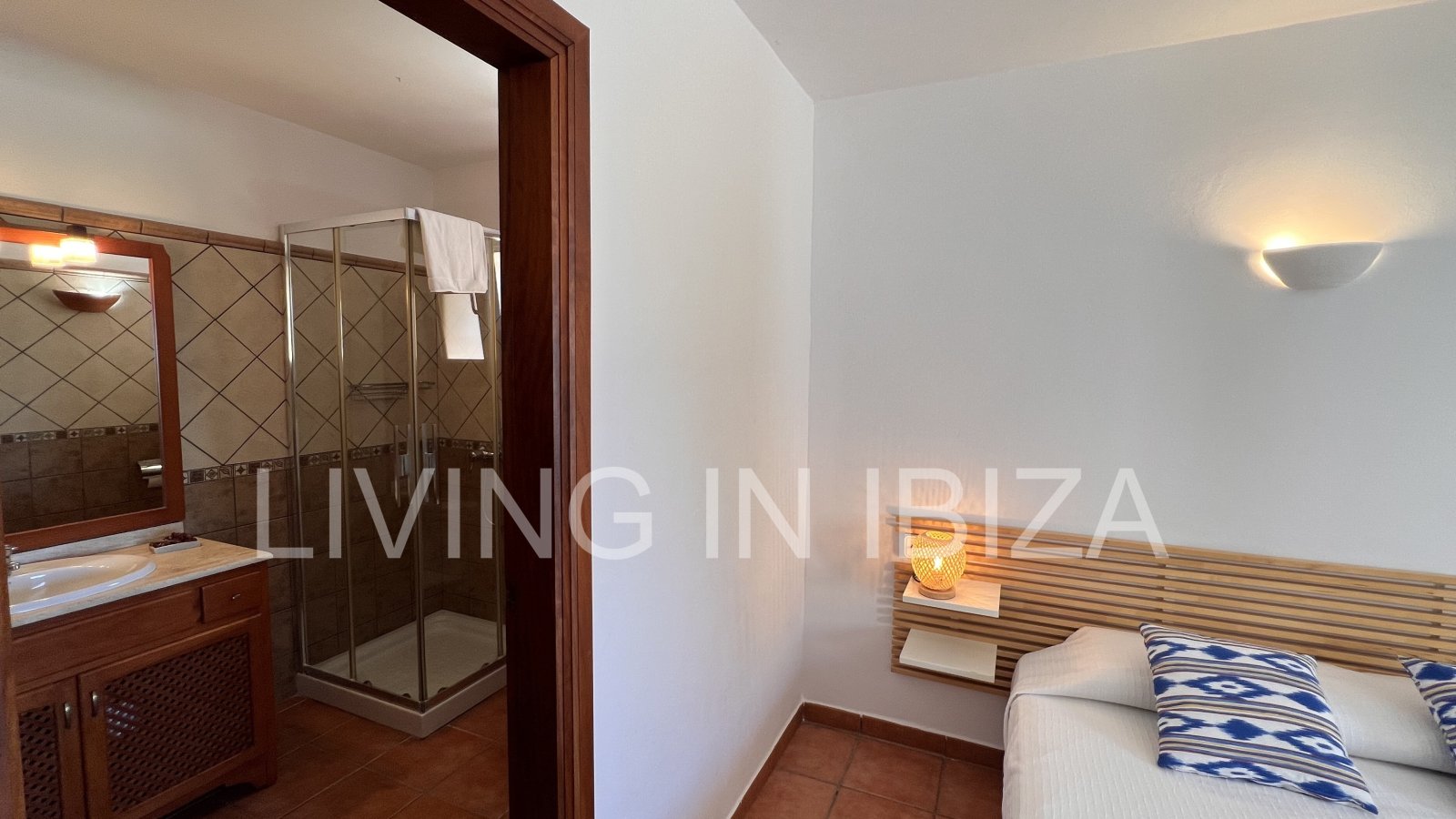  Attractive and spacious villa with Pool and sea views for seasonal rent in San Carlos, Santa Eulalia del Río, Ibiza, near Cala Nova, Cala Llenya 