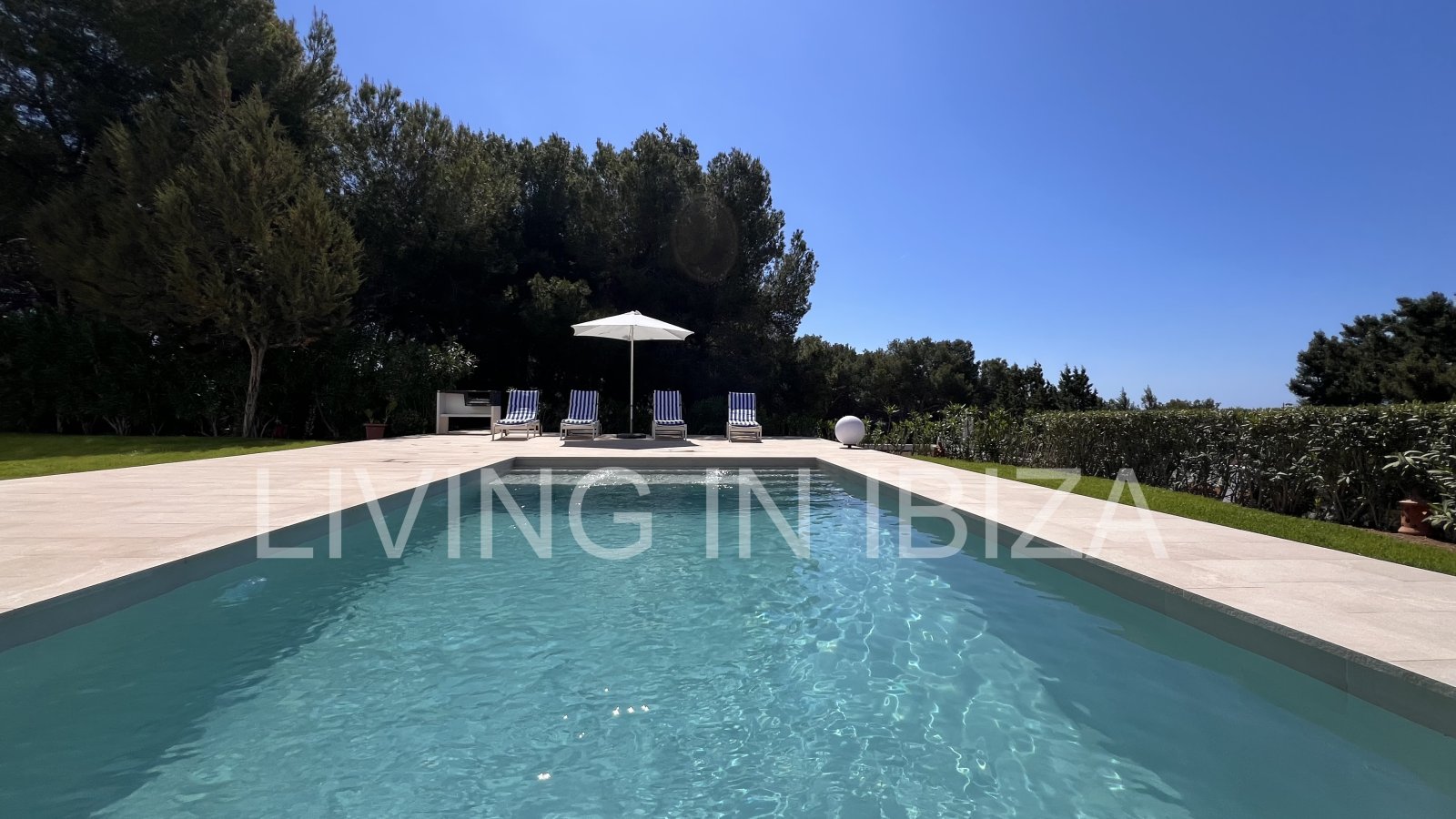  Attractive and spacious villa with Pool and sea views for seasonal rent in San Carlos, Santa Eulalia del Río, Ibiza, near Cala Nova, Cala Llenya 