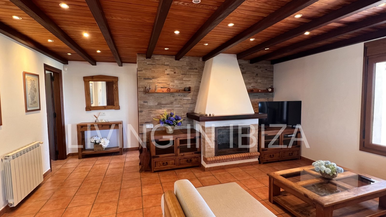  Attractive and spacious villa with Pool and sea views for seasonal rent in San Carlos, Santa Eulalia del Río, Ibiza, near Cala Nova, Cala Llenya 