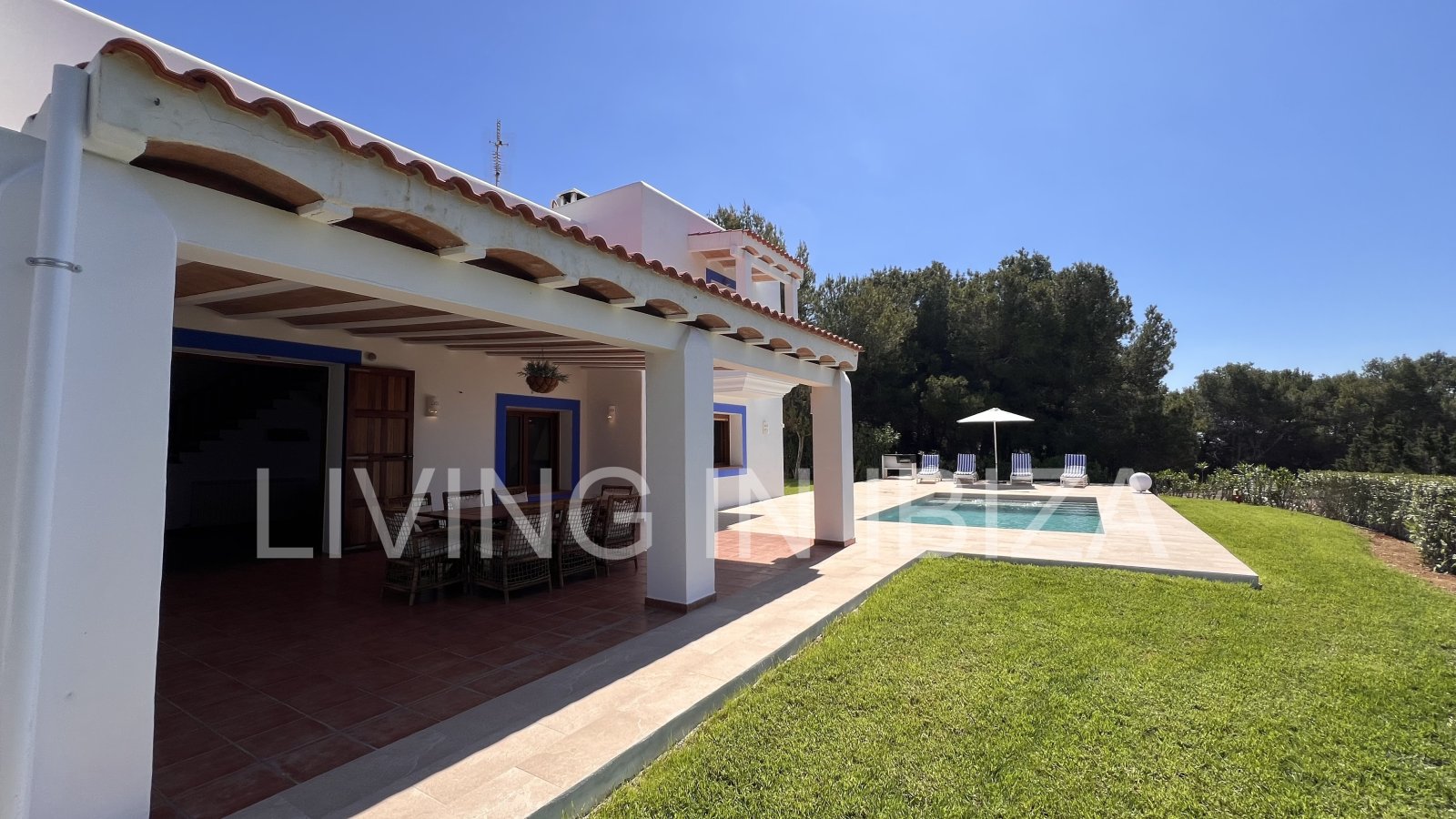  Attractive and spacious villa with Pool and sea views for seasonal rent in San Carlos, Santa Eulalia del Río, Ibiza, near Cala Nova, Cala Llenya 