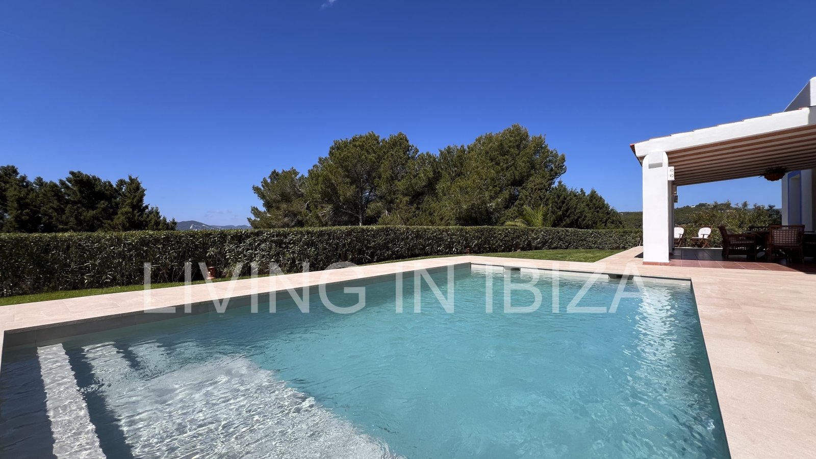 Attractive and spacious villa with Pool and sea views for seasonal rent in San Carlos, Santa Eulalia del Río, Ibiza, near Cala Nova, Cala Llenya 