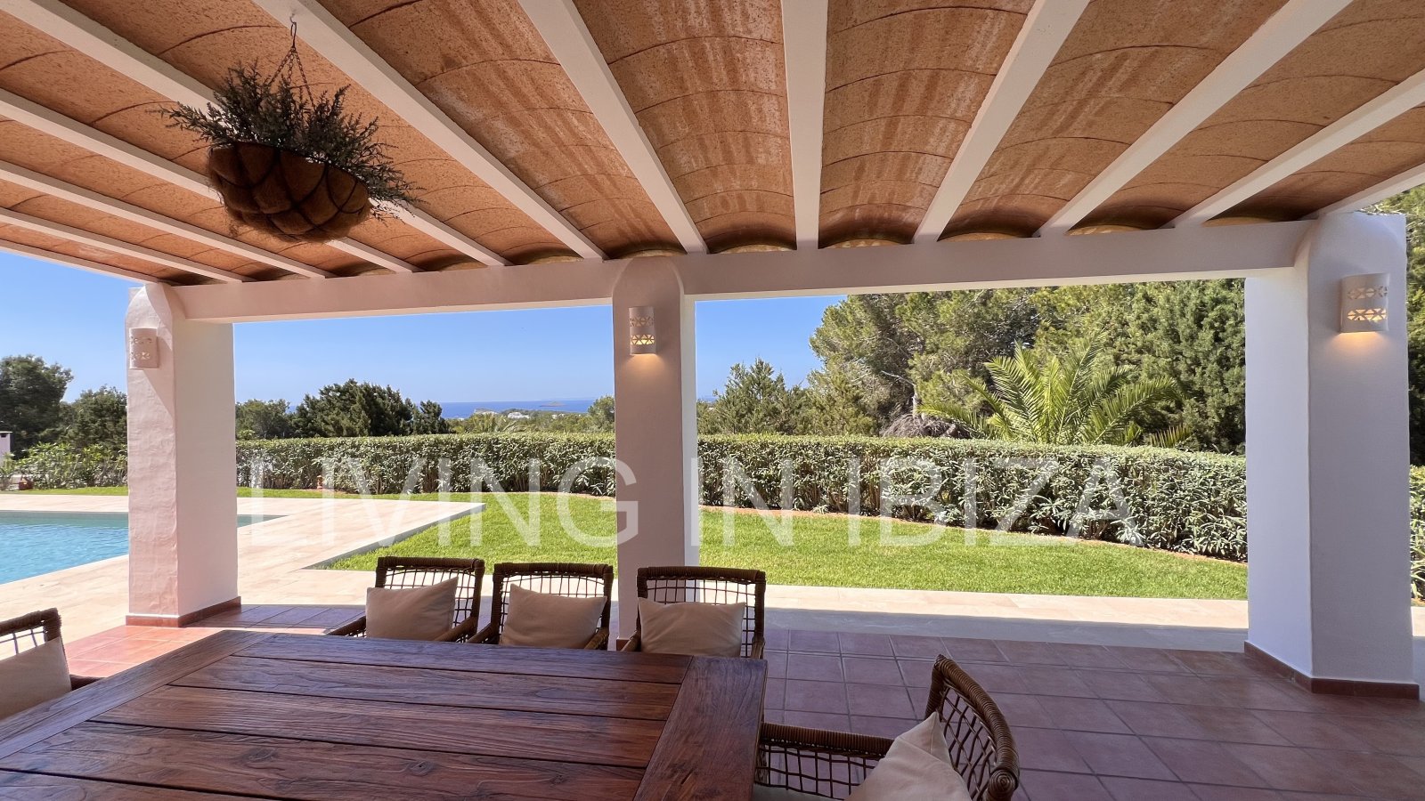  Attractive and spacious villa with Pool and sea views for seasonal rent in San Carlos, Santa Eulalia del Río, Ibiza, near Cala Nova, Cala Llenya 