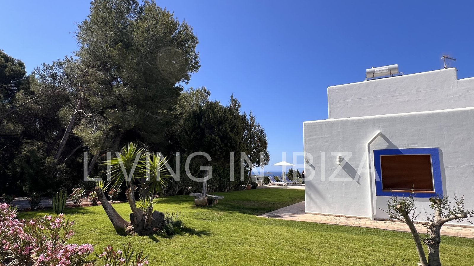  Attractive and spacious villa with Pool and sea views for seasonal rent in San Carlos, Santa Eulalia del Río, Ibiza, near Cala Nova, Cala Llenya 