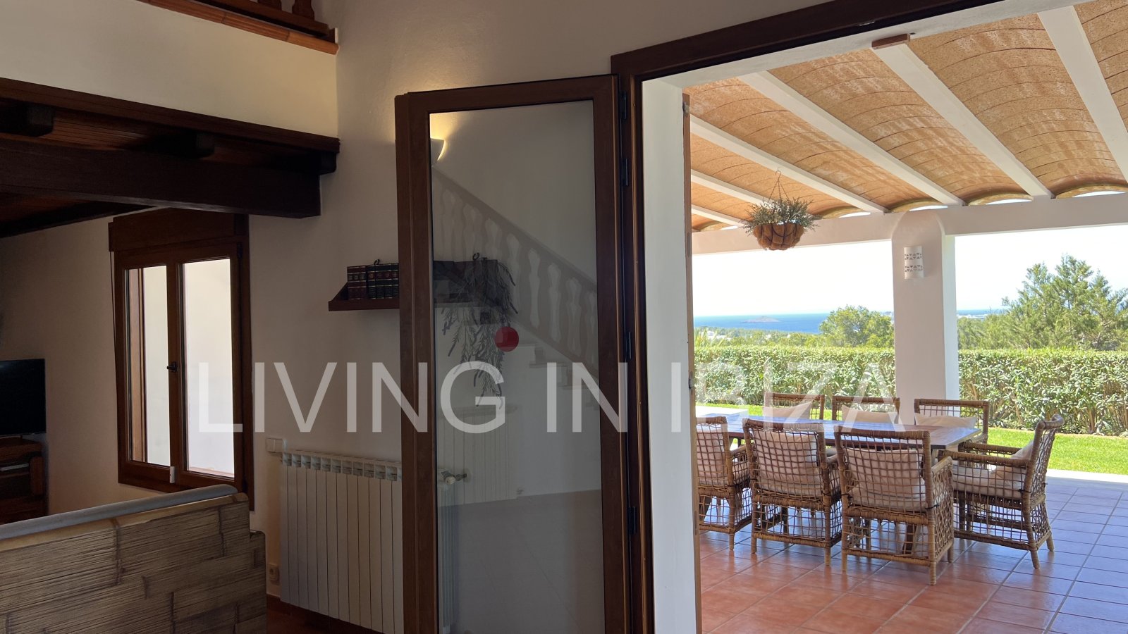 Attractive and spacious villa with Pool and sea views for seasonal rent in San Carlos, Santa Eulalia del Río, Ibiza, near Cala Nova, Cala Llenya 
