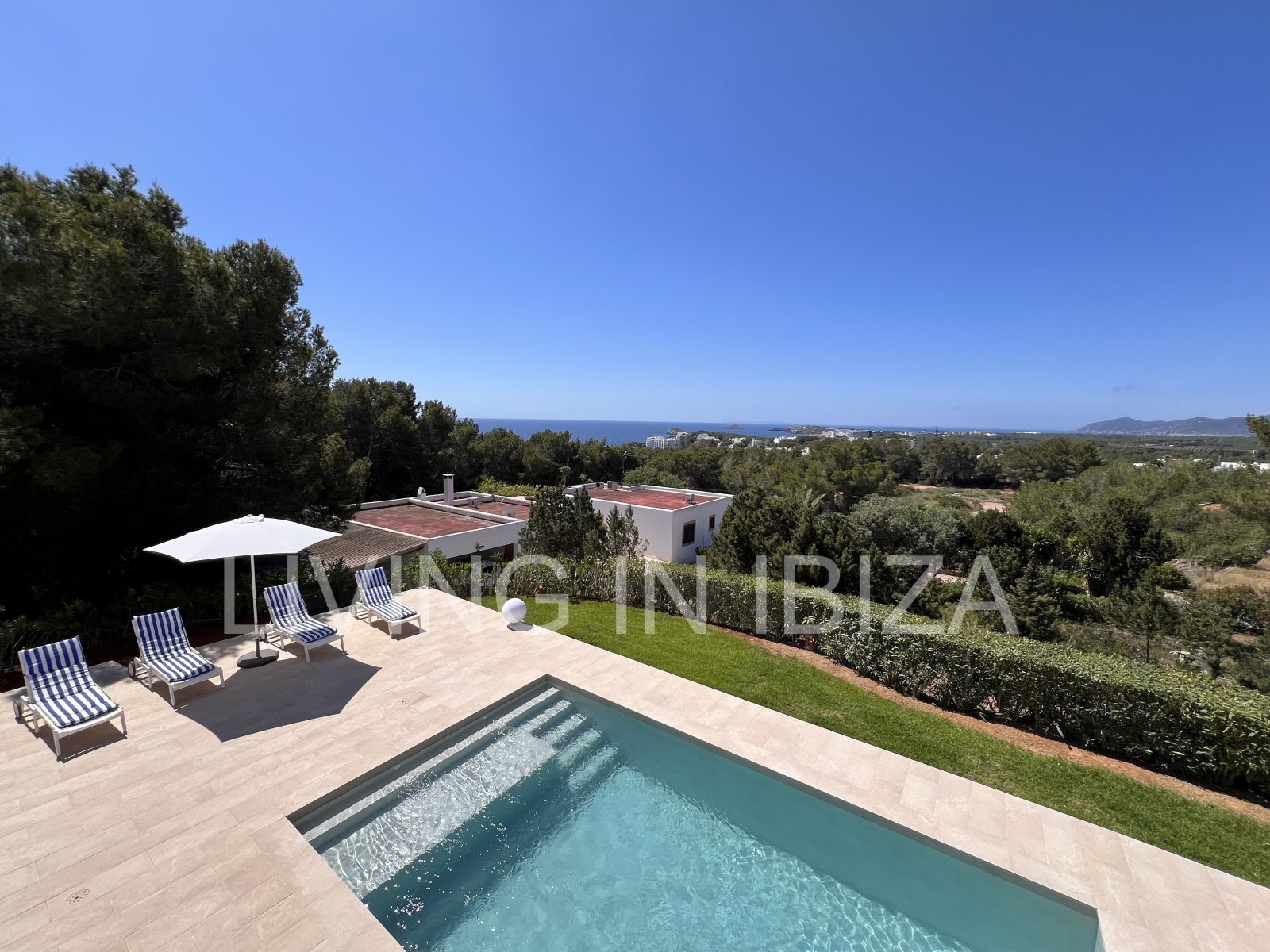  Attractive and spacious villa with Pool and sea views for seasonal rent in San Carlos, Santa Eulalia del Río, Ibiza, near Cala Nova, Cala Llenya 