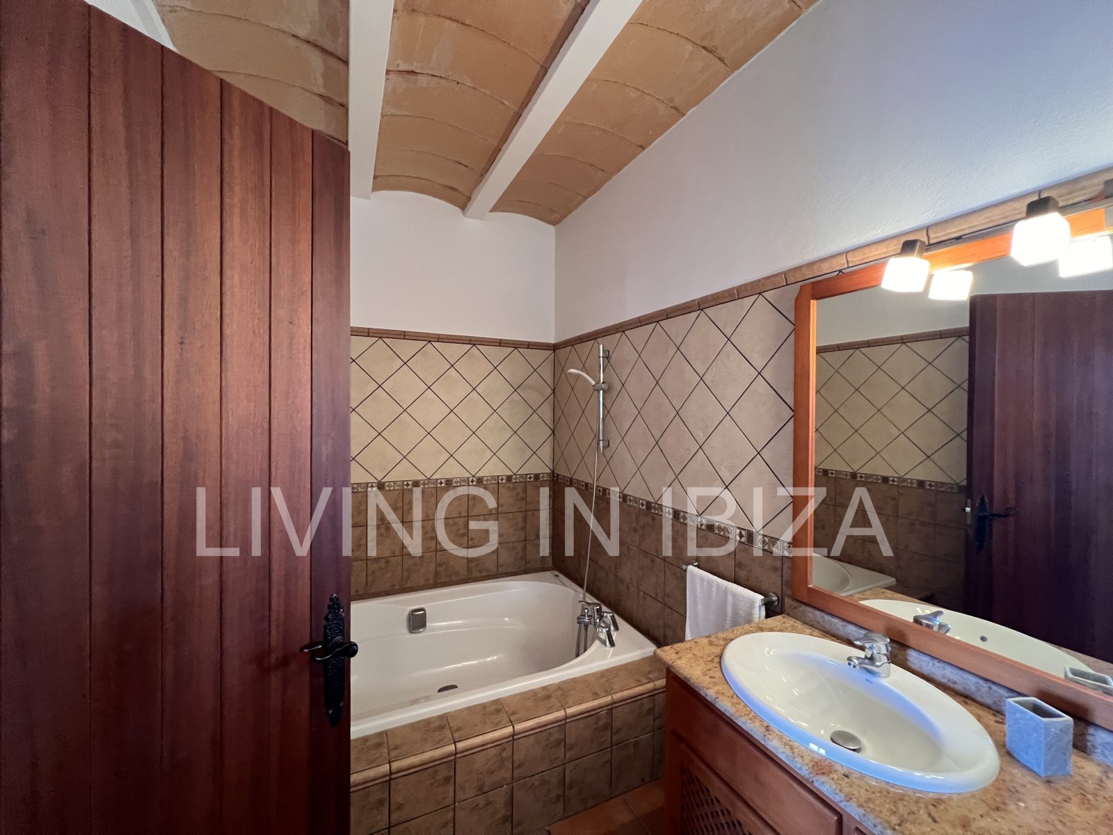  Attractive and spacious villa with Pool and sea views for seasonal rent in San Carlos, Santa Eulalia del Río, Ibiza, near Cala Nova, Cala Llenya 