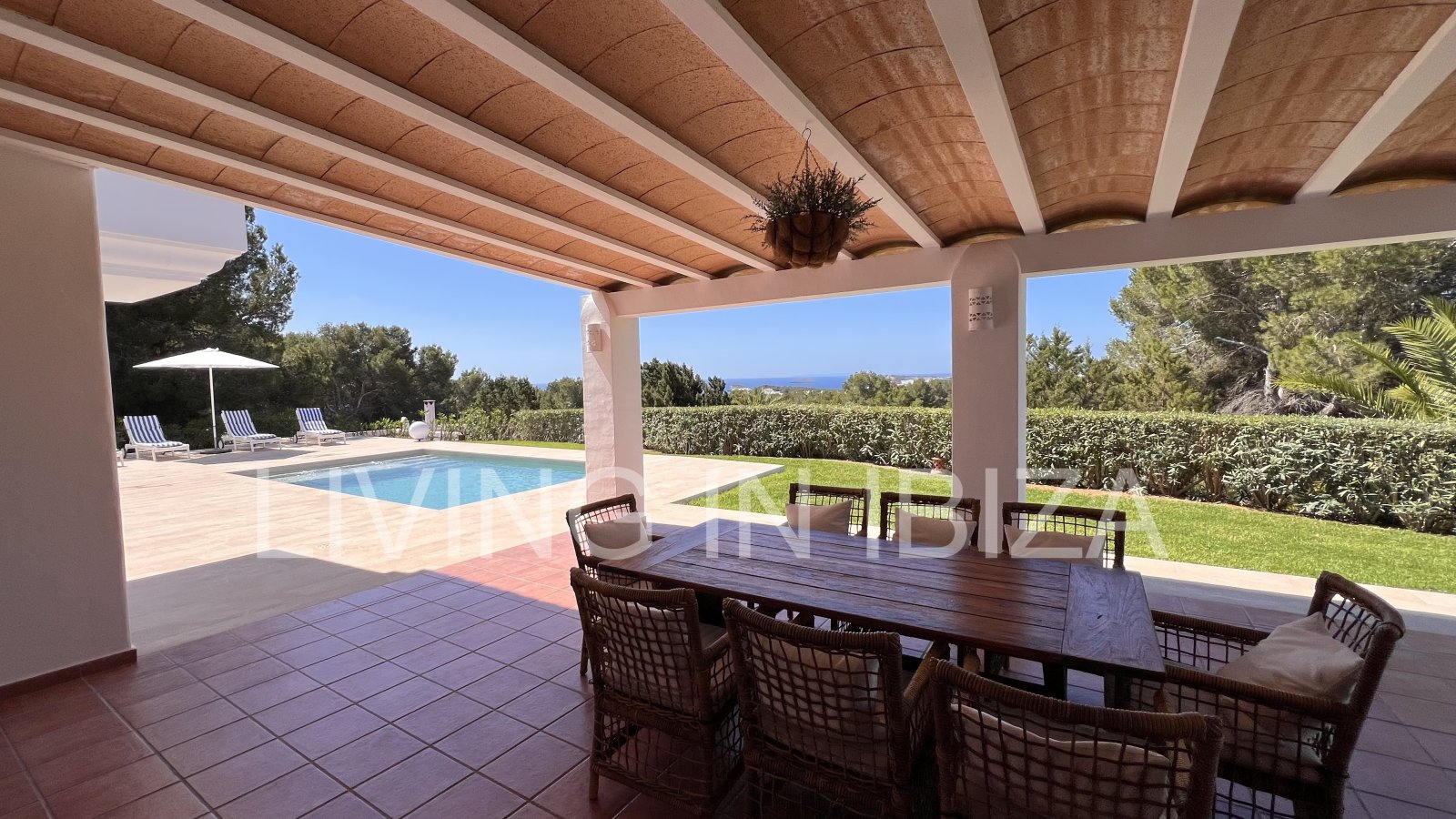  Attractive and spacious villa with Pool and sea views for seasonal rent in San Carlos, Santa Eulalia del Río, Ibiza, near Cala Nova, Cala Llenya 